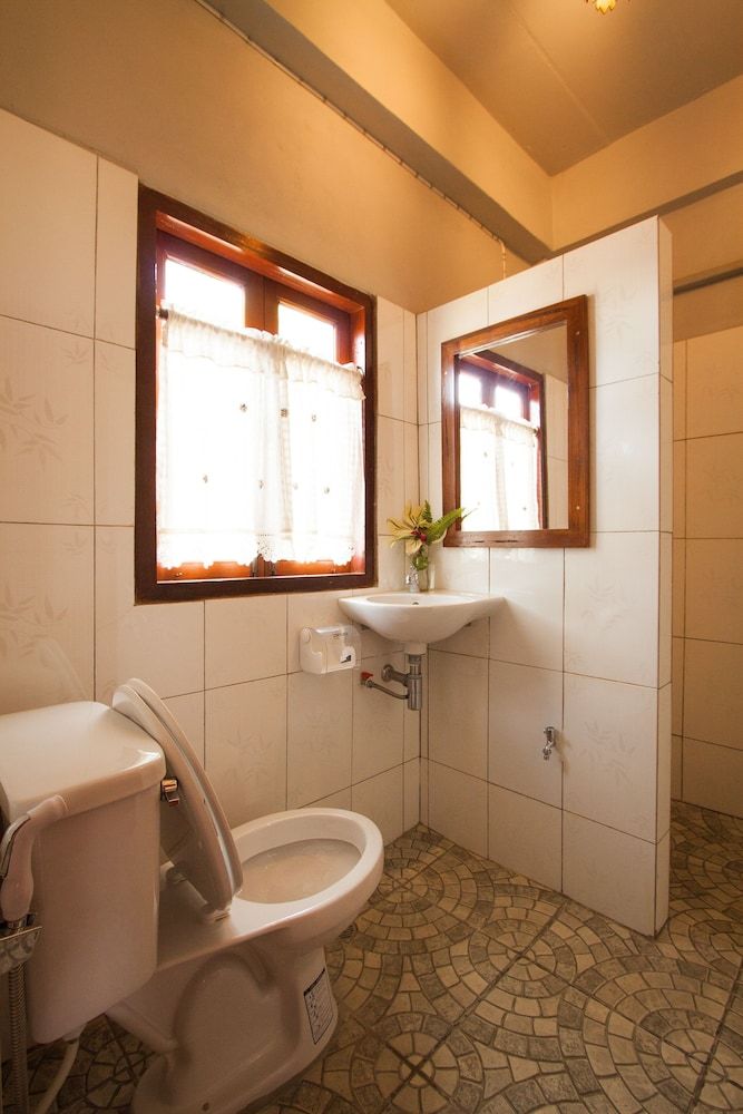 Huen Aumpron Resort Standard Double Room 5