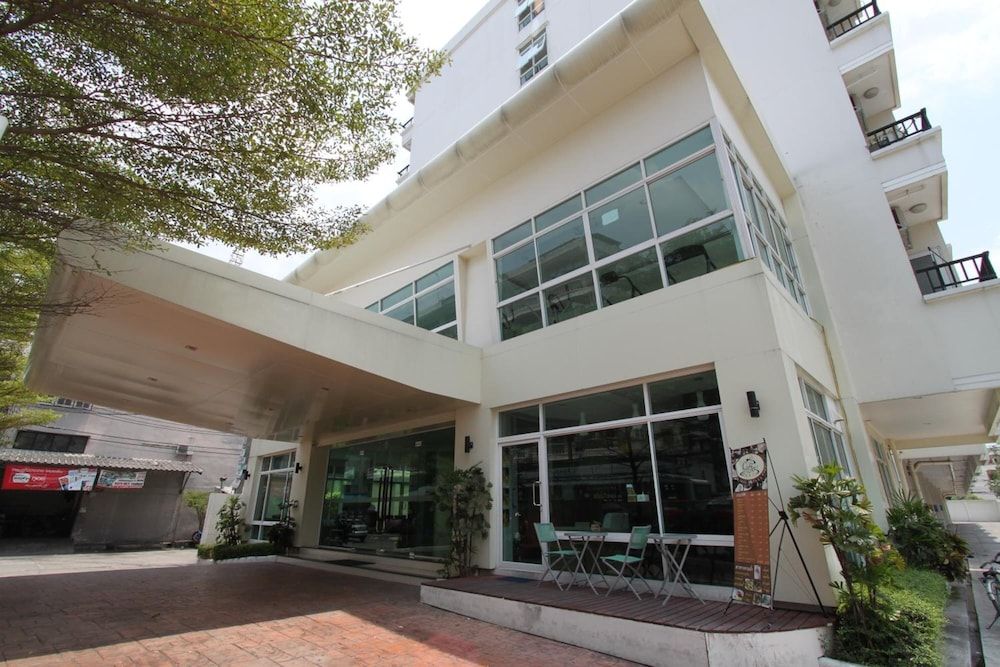 undefined The Royal Bee Apart Hotel 4