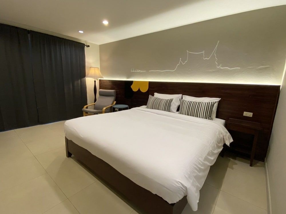 The Royal Bee Apart Hotel Deluxe Double Room 6