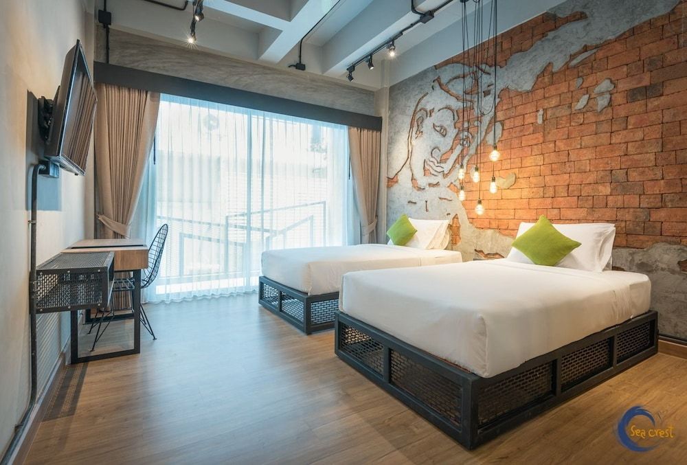 Sea Crest By Jomtien Premier Deluxe City View 9