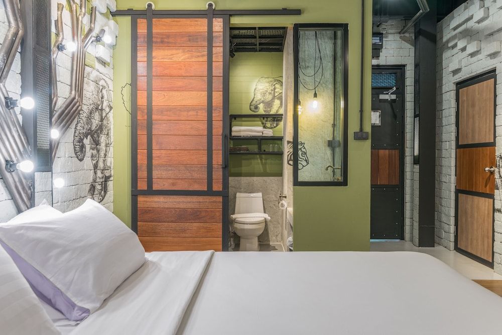 Sea Crest By Jomtien Premier Deluxe City View 16