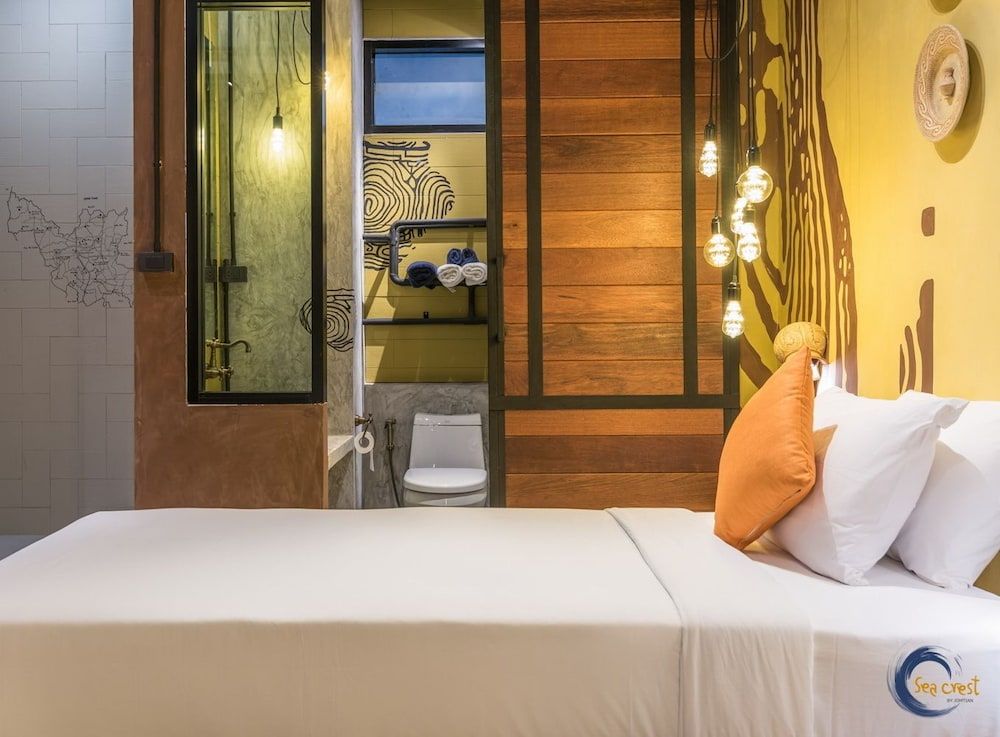 Sea Crest By Jomtien Premier Deluxe City View 6