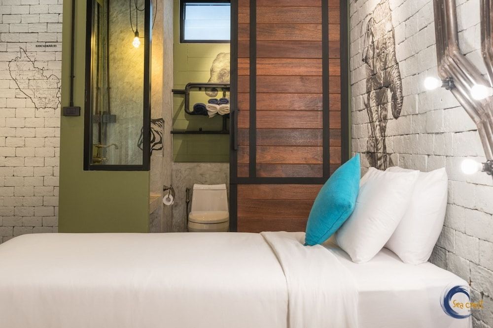 Sea Crest By Jomtien Premier Deluxe City View 8