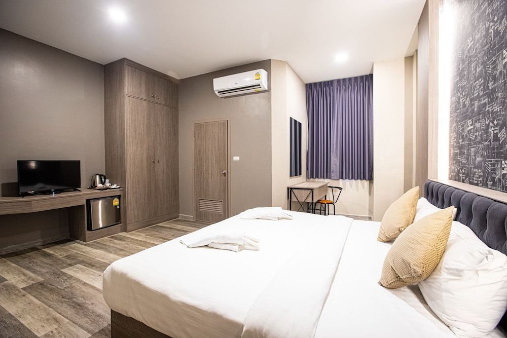 Tara Park Resotel Deluxe King Room