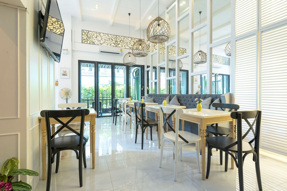 undefined White Ivory Bed & Breakfast 5