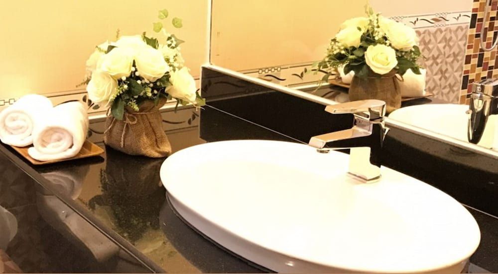 Bathroom sink