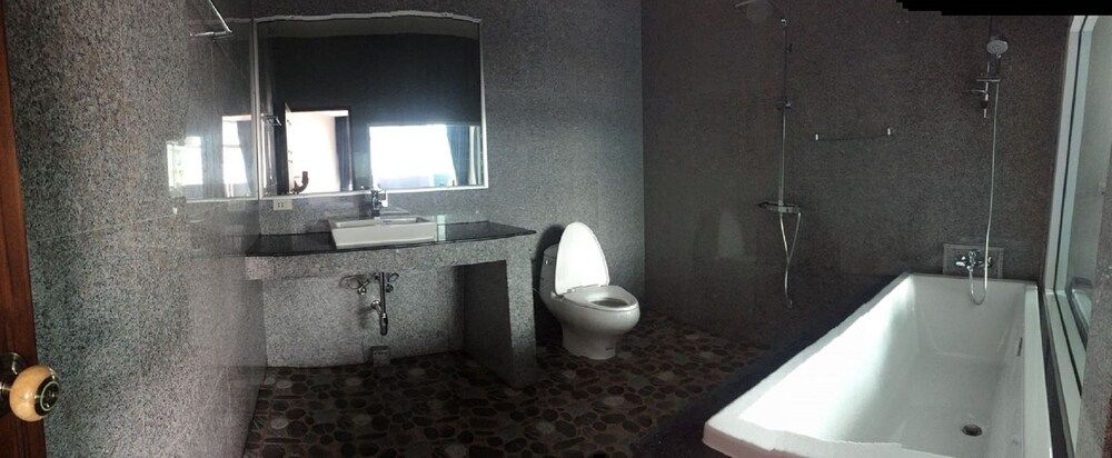 Koenig Mansion Deluxe Room 4