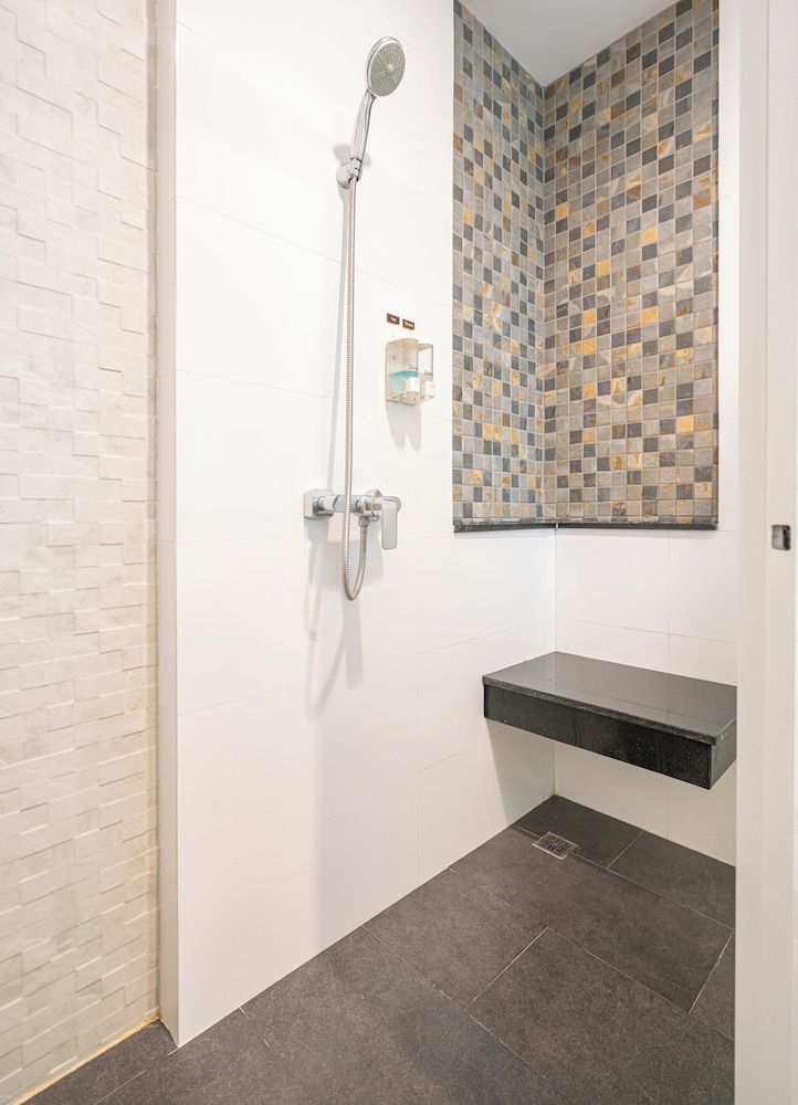 Lani Chiang Mai Hotel Deluxe Room 7