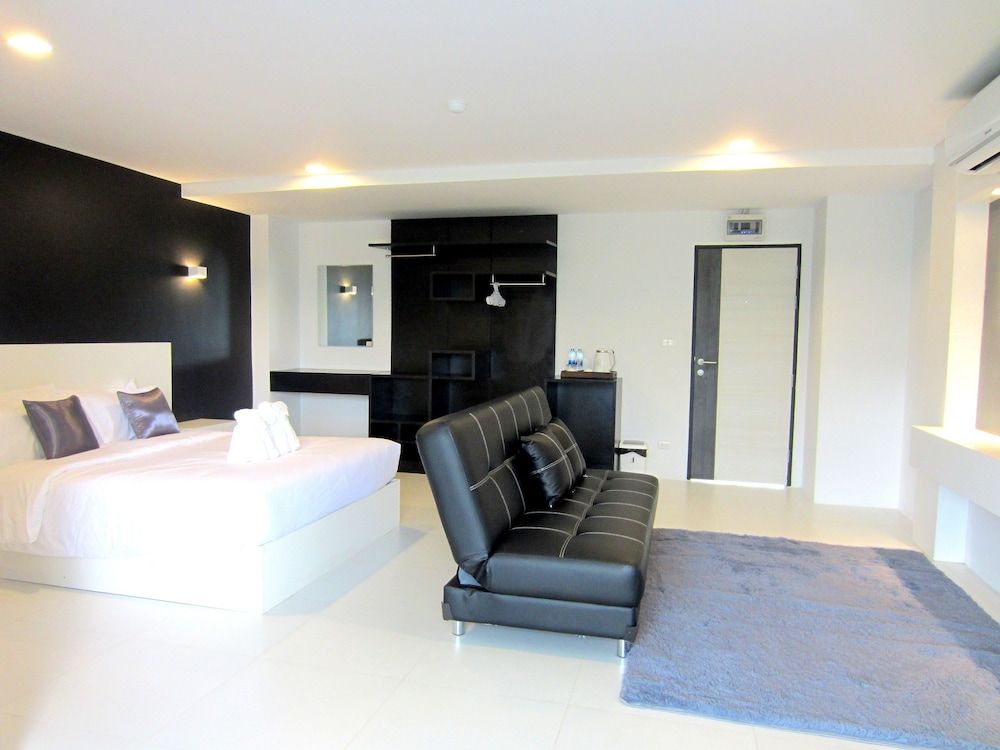 The Luna Compass Superior Room 18