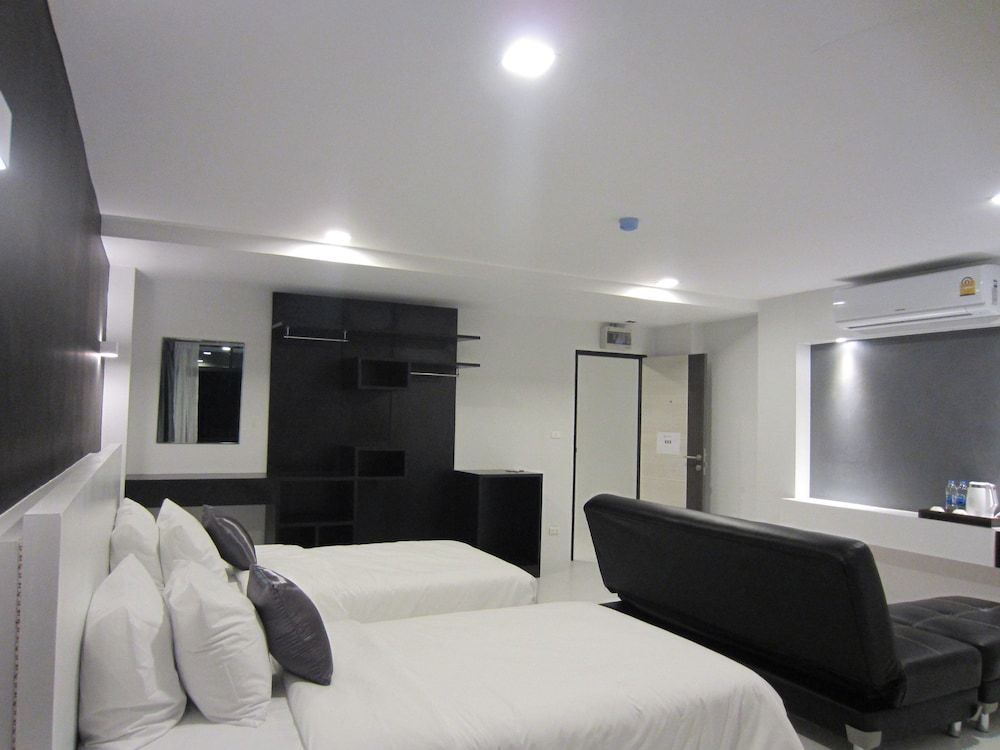 The Luna Compass Superior Room 14