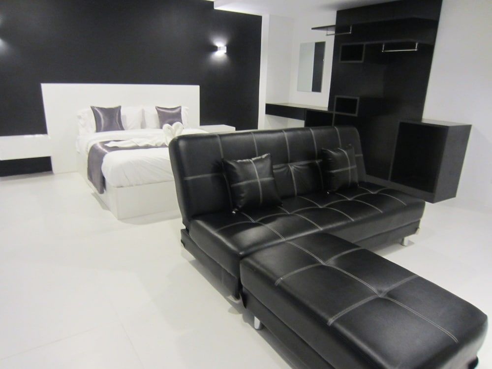 The Luna Compass Superior Room 8