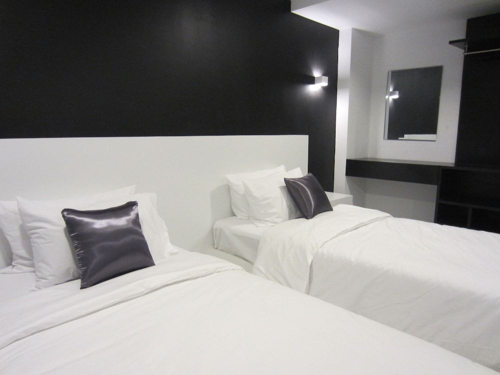 The Luna Compass Superior Room 9