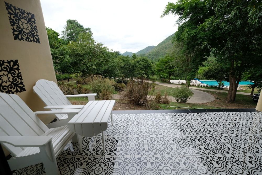 Hi - Scene Resort Deluxe Double Room 16