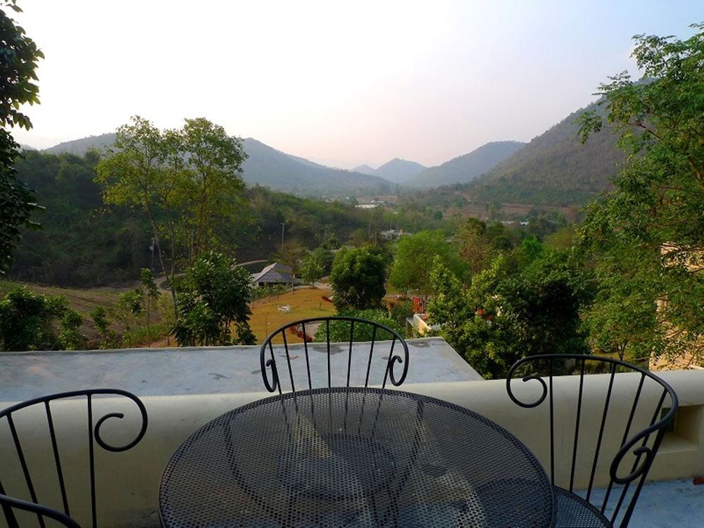 Hi - Scene Resort Deluxe Double Room 11