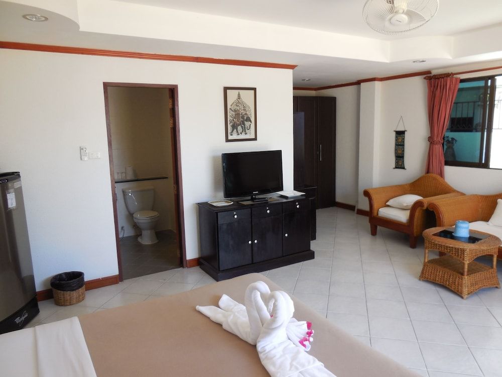 Blue Sky Residence Deluxe Room, 1 Double Bed, Pool View 4
