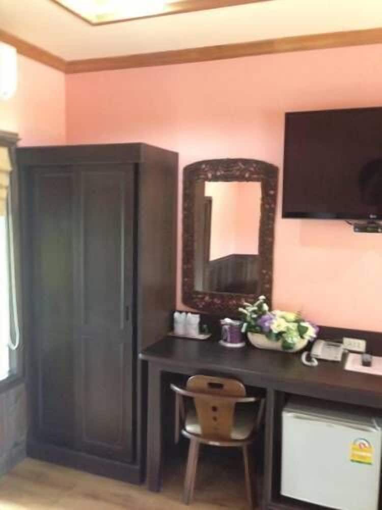 Wangnamkhao Resort Standard Bungalow, 2 Twin Beds 4