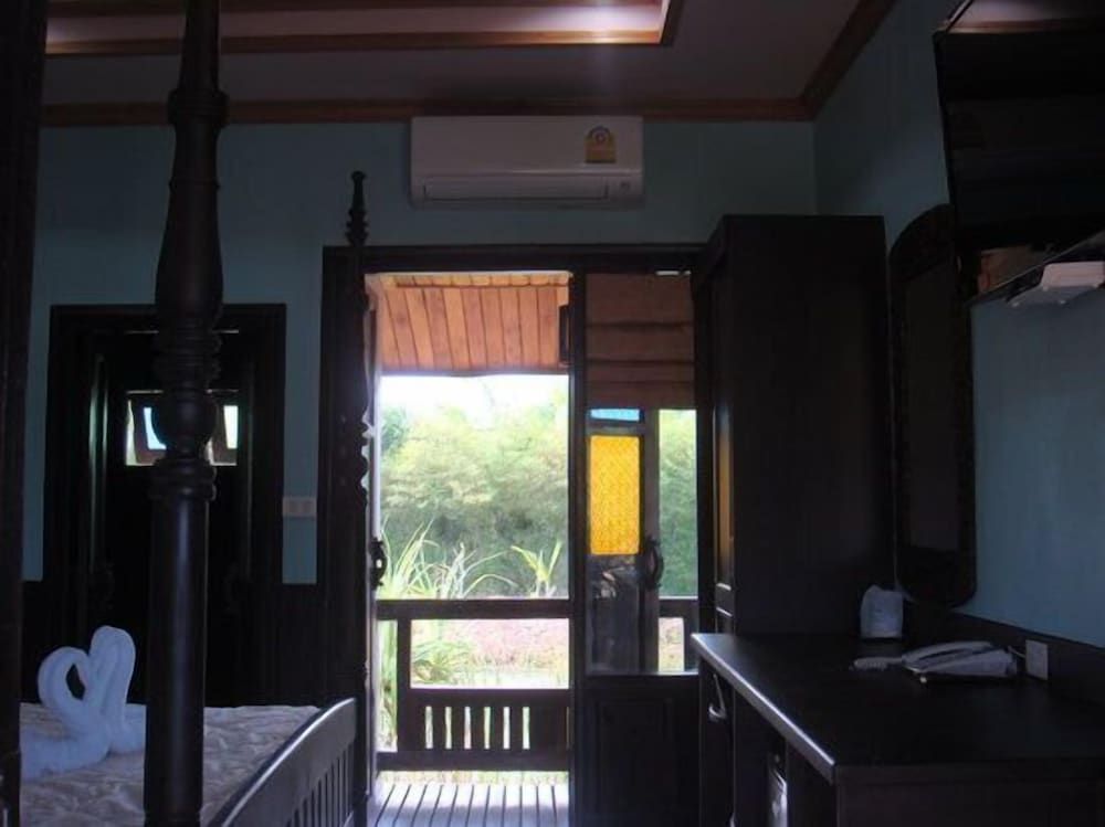 Wangnamkhao Resort Standard Bungalow, 2 Twin Beds 5