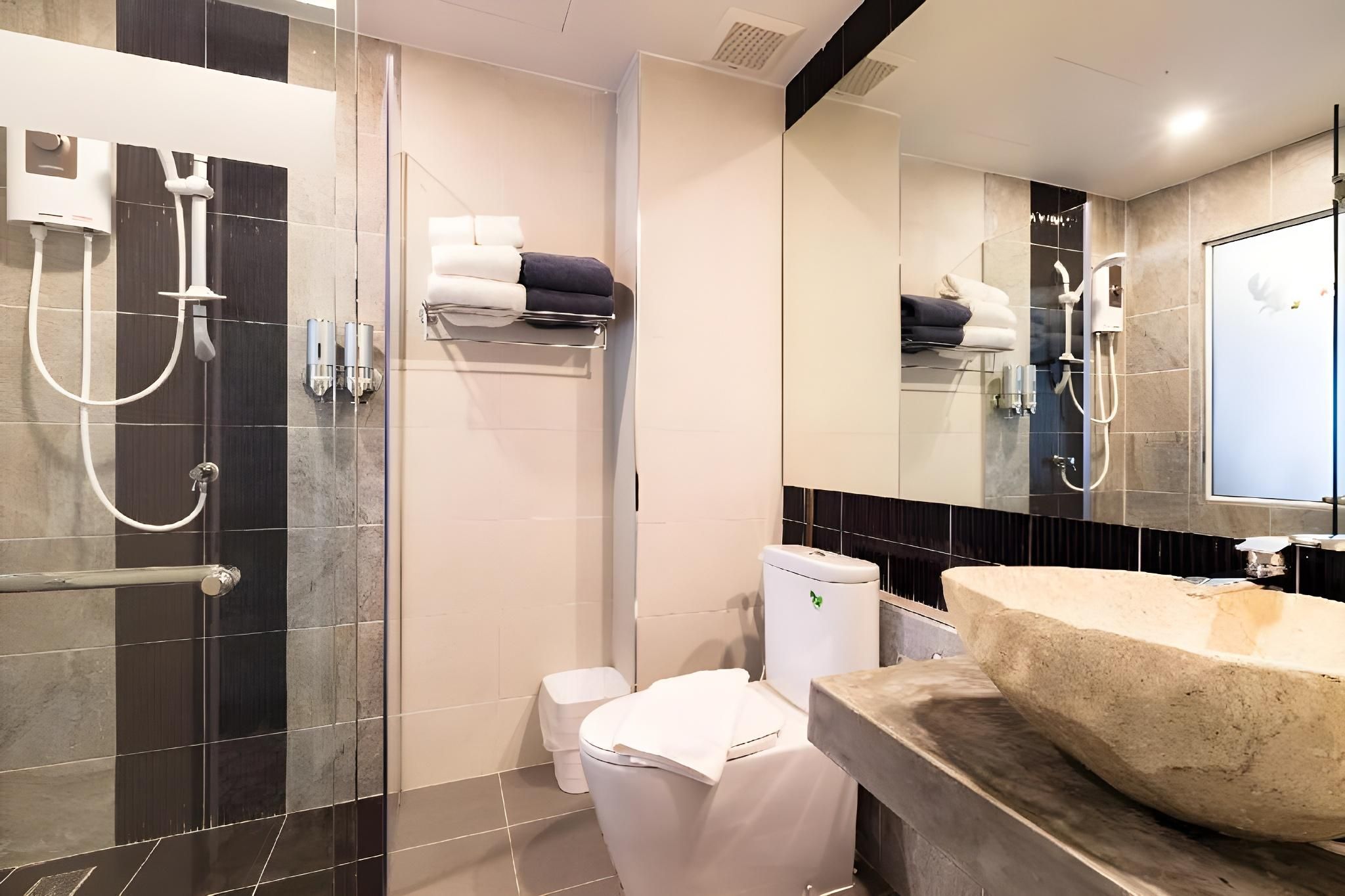 Maneetel Krabi Beachfront Deluxe Standard Room 3