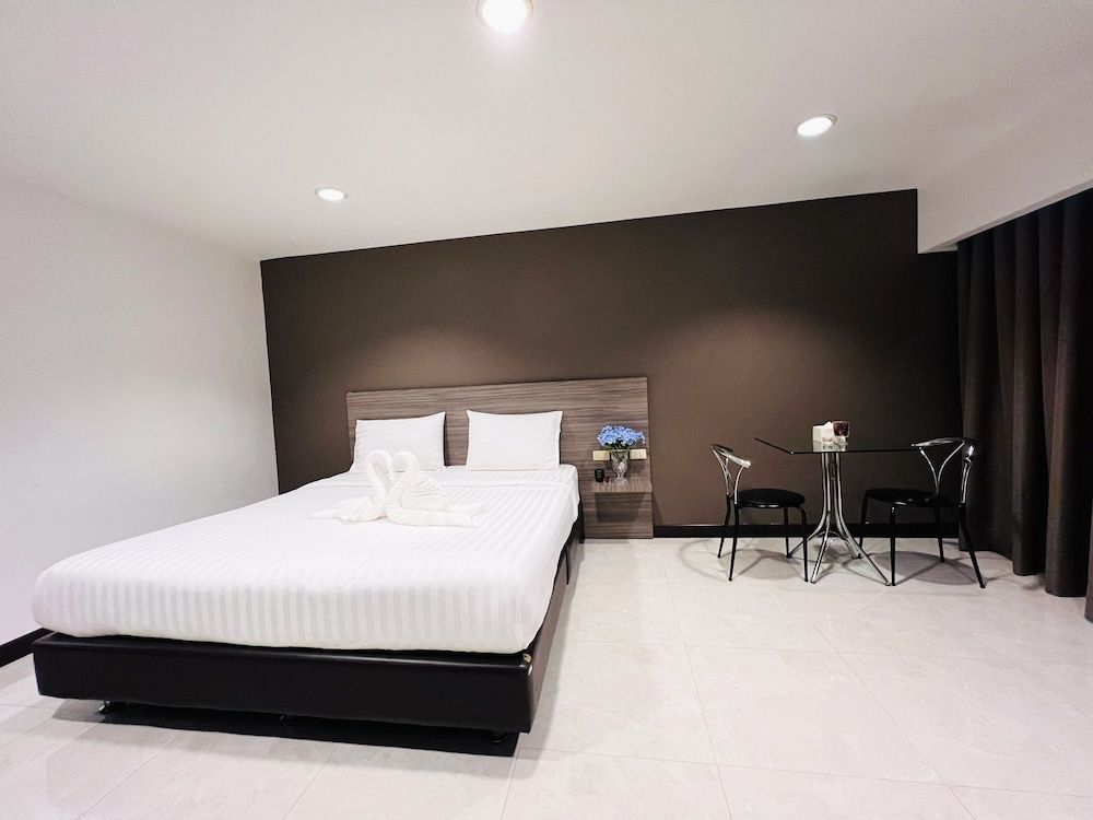 14 Place Deluxe Room 2