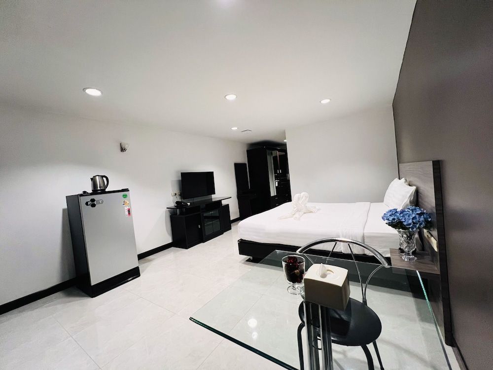 14 Place Deluxe Room 6