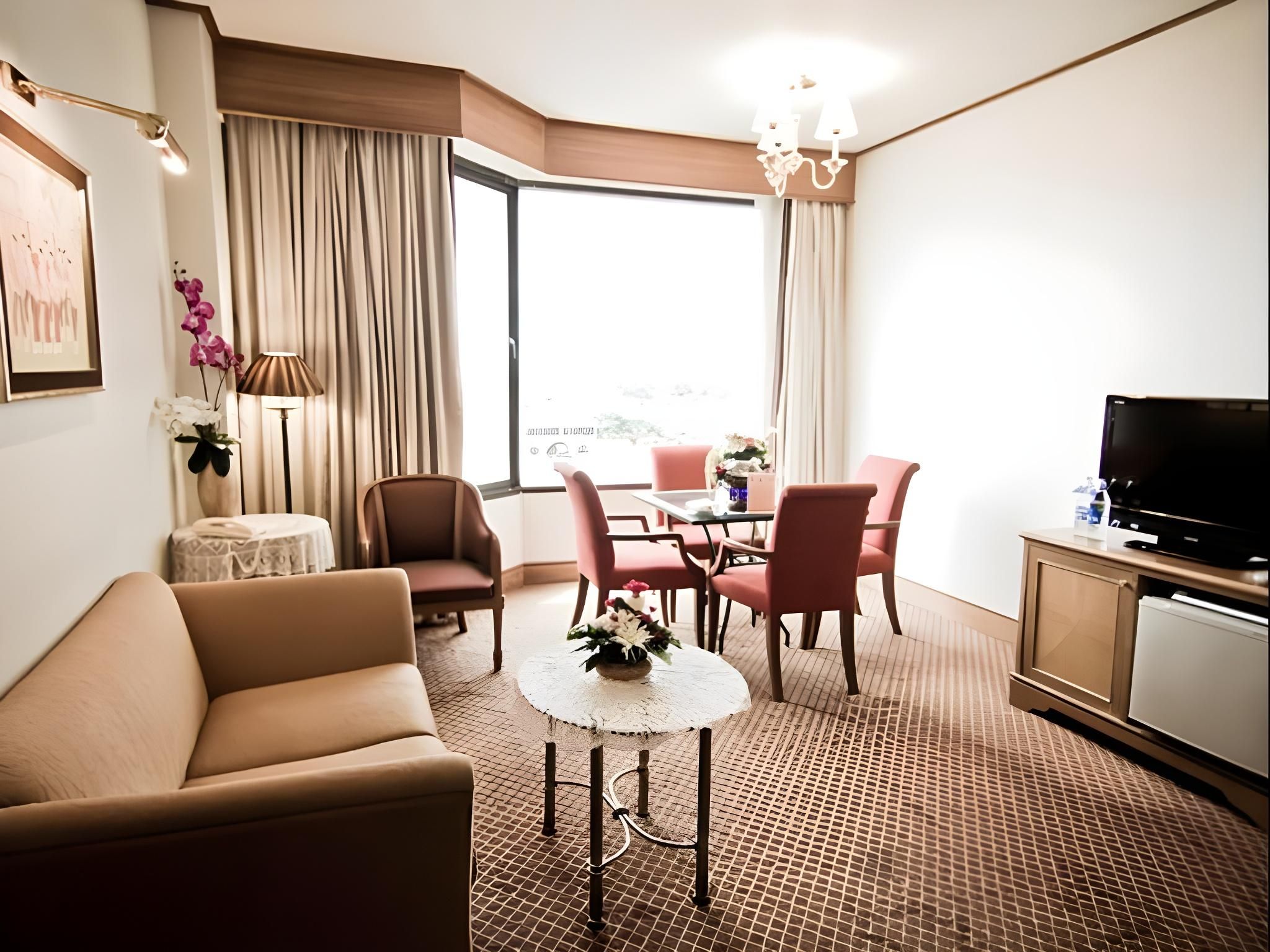 Laithong Hotel Junior Suite 3