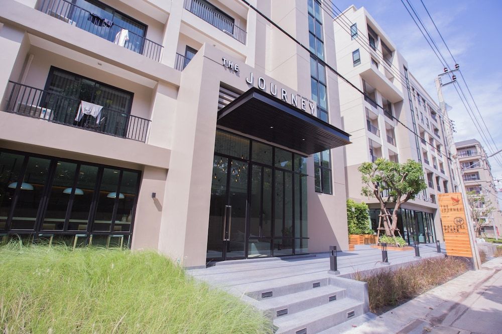 undefined The Journey Hotel 6