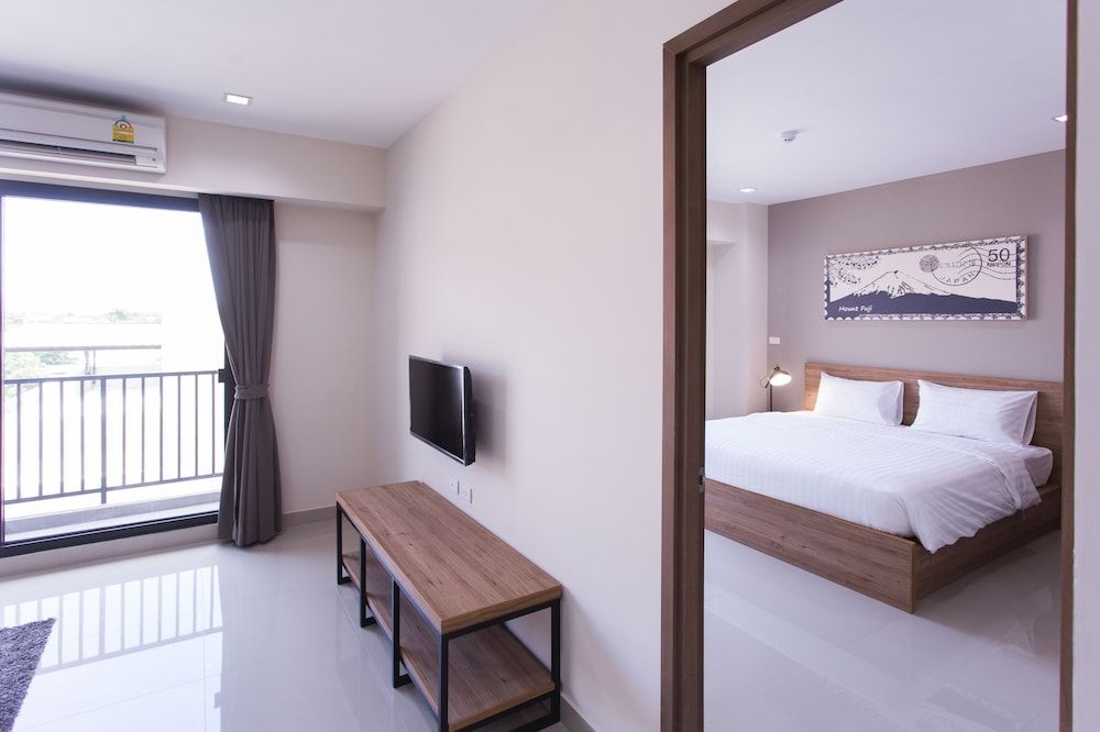 undefined The Journey Hotel 10