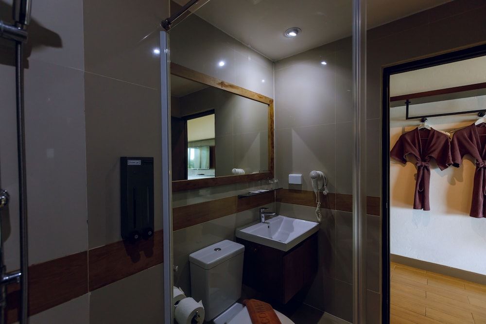 Brown House Hotel Udonthani Deluxe Twin Room, Lake View 5