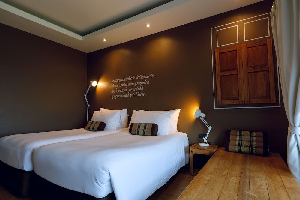 Brown House Hotel Udonthani Deluxe Twin Room, Lake View 2