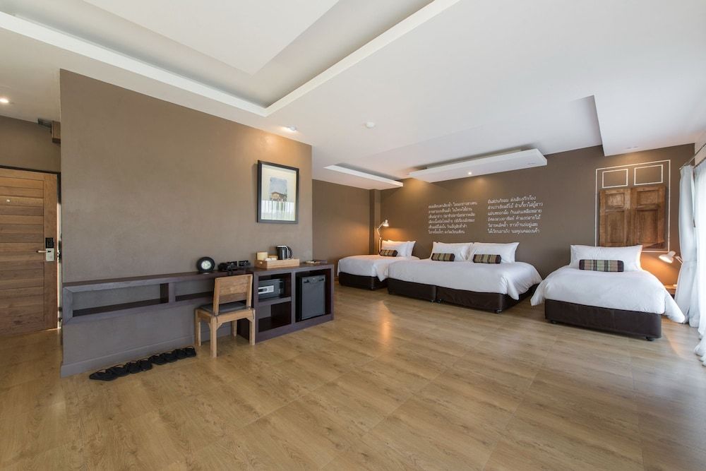 Brown House Hotel Udonthani Family Room 2