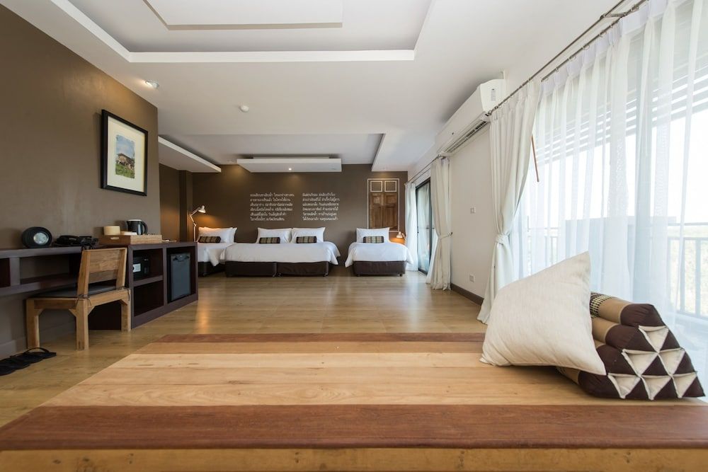 Brown House Hotel Udonthani Family Room 8