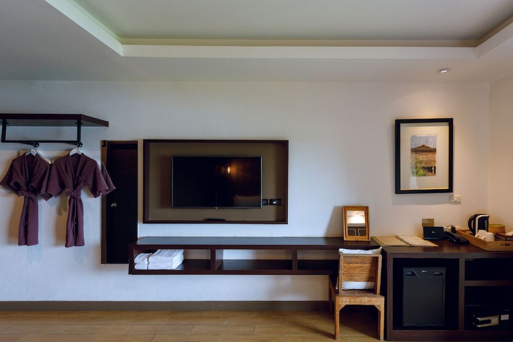 Brown House Hotel Udonthani Deluxe Twin Room, Lake View 6