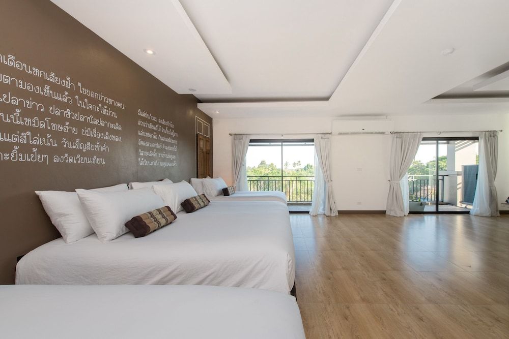 Brown House Hotel Udonthani Family Room 4