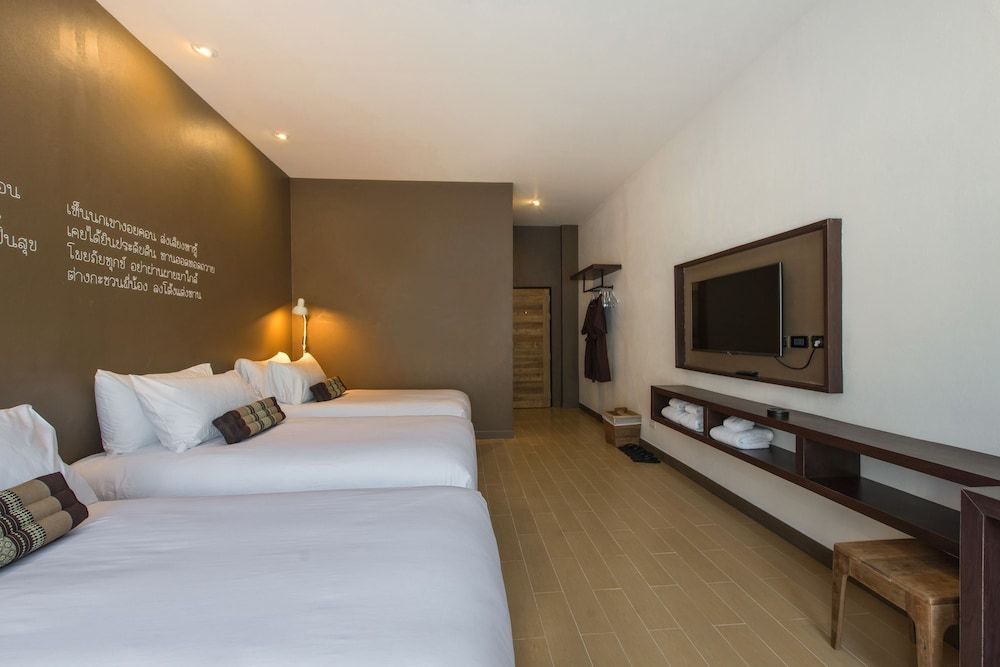 Brown House Hotel Udonthani Triple Room 2