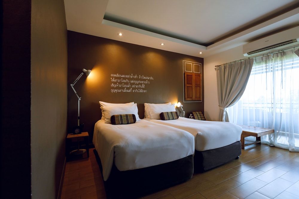 Brown House Hotel Udonthani Deluxe Twin Room, Lake View 3