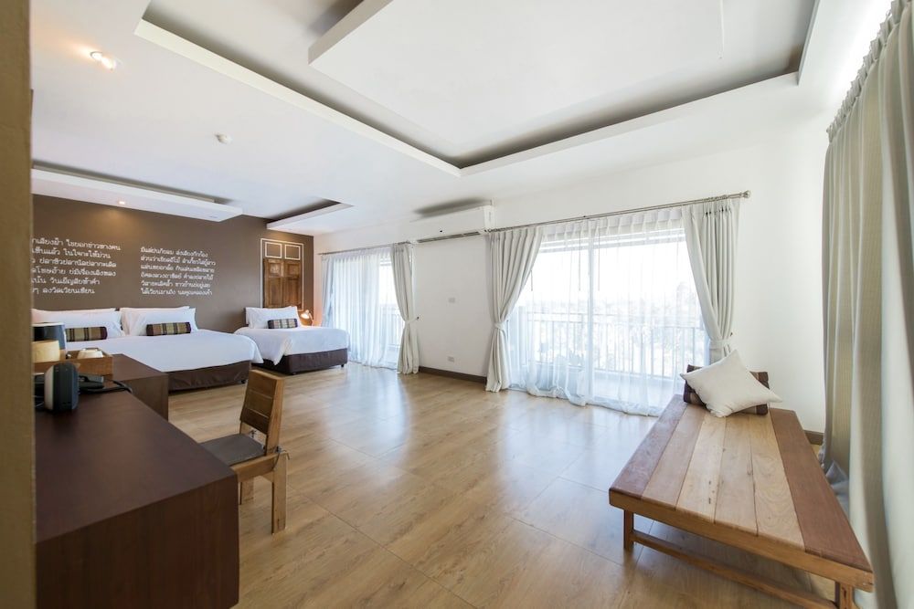 Brown House Hotel Udonthani Family Room 7