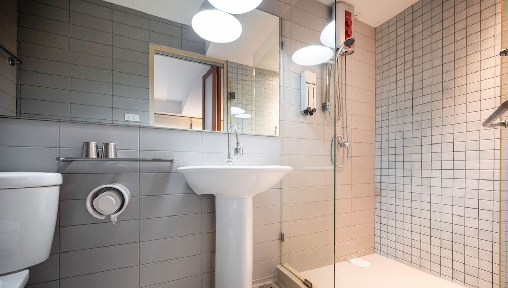 Somewhere to Escape - Hometel No.5 Sunshine Studio : Queen bed + Window 6