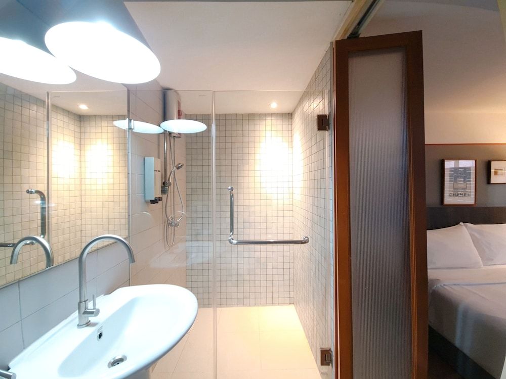 Somewhere to Escape - Hometel No.5 Sunshine Studio : Queen bed + Window 5