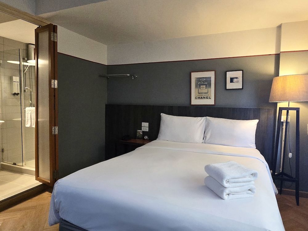 Somewhere to Escape - Hometel No.5 Sunshine Studio : Queen bed + Window 3