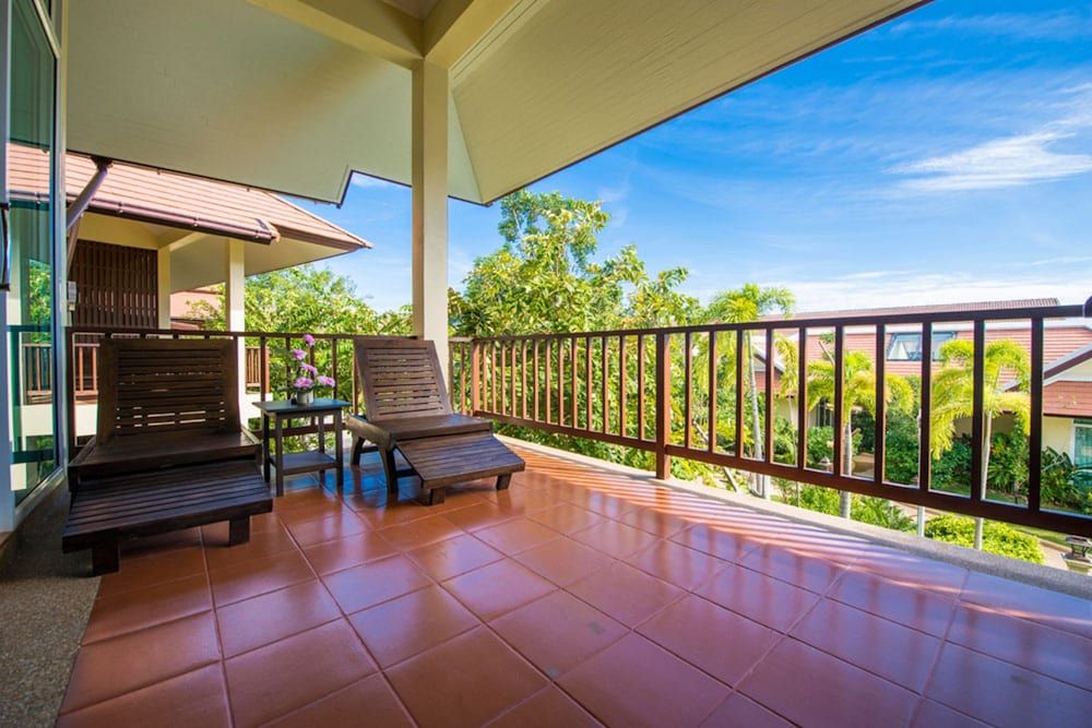 Pattra Vill Resort Deluxe Room 9