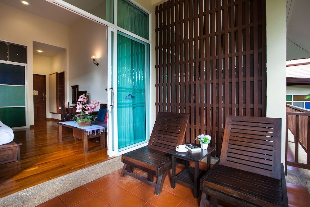 Pattra Vill Resort Deluxe Room 8