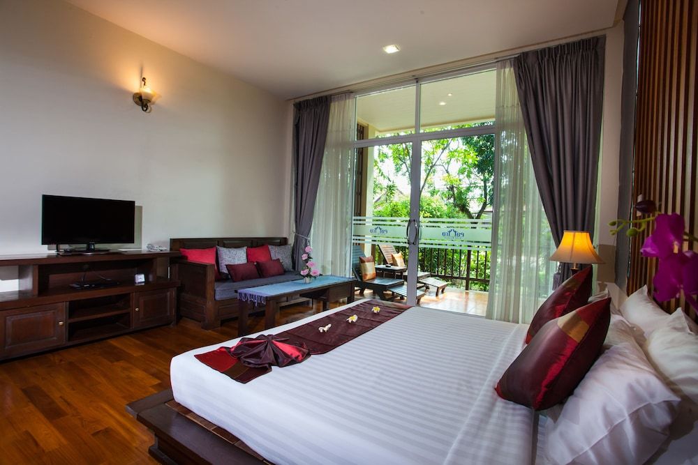 Pattra Vill Resort Deluxe Room 4
