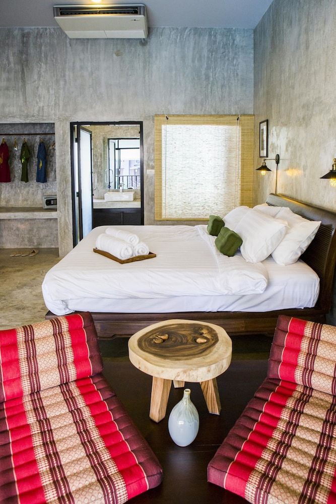 Arun Rawee King room with Pool view/Garden view