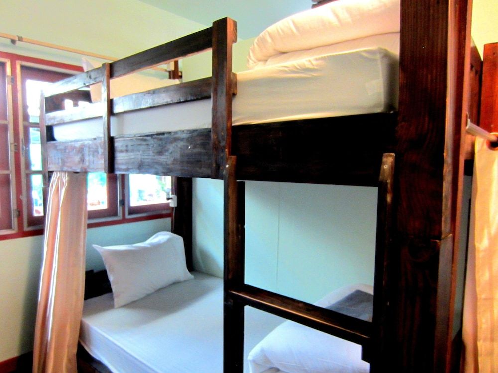 Bunk Bed Shared Bathroom for a party of 8 pax