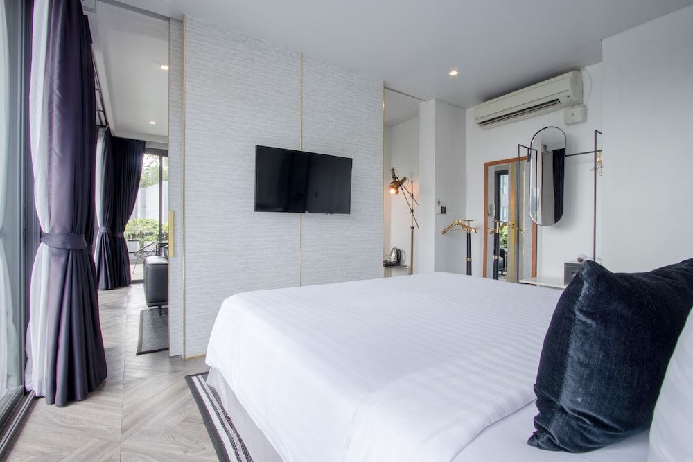 undefined IR-ON Hotel 7