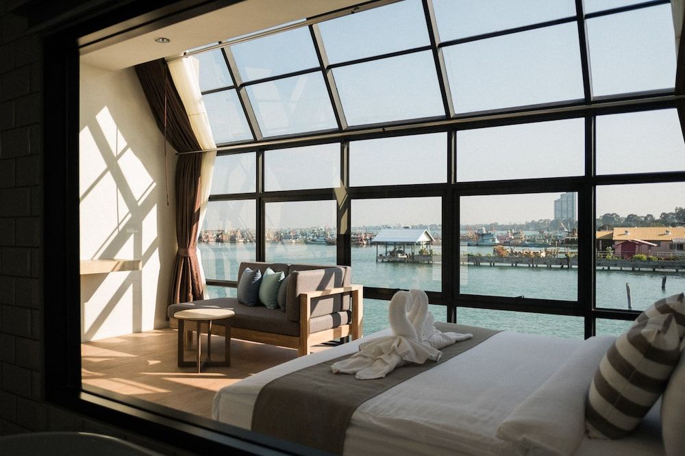 Baan Tah On The Sea Deluxe Room, Sea View, Corner 3