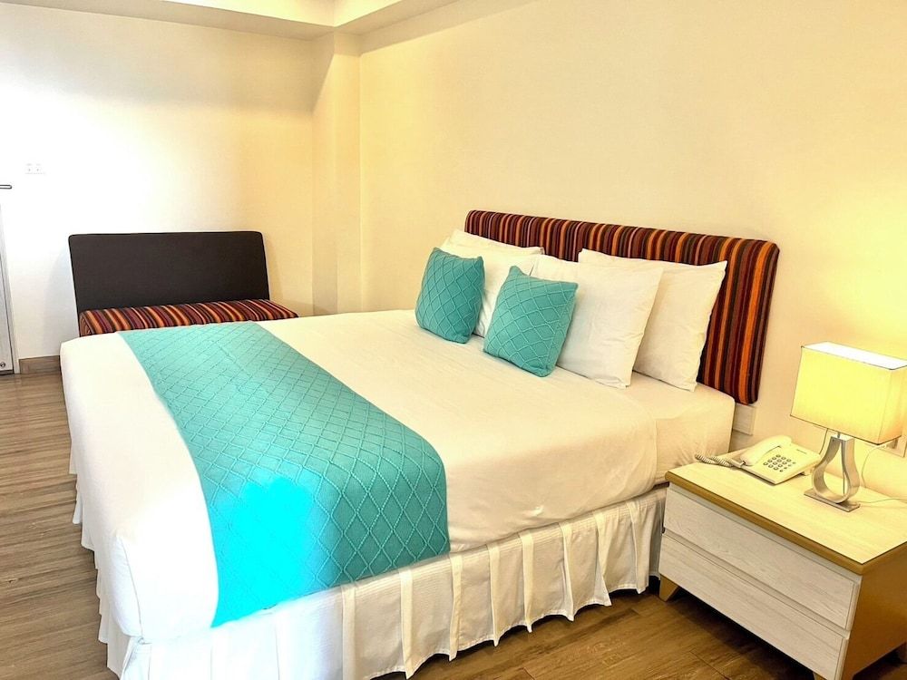 Sky Place Serviced Apartment Deluxe Studio, 1 King Bed, Non Smoking