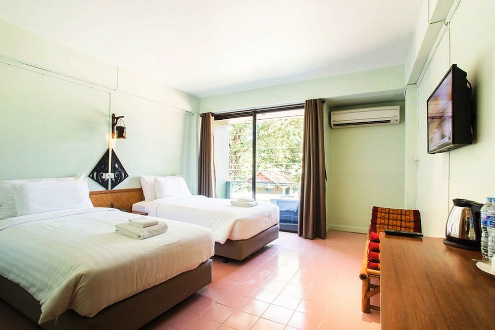 A Hotel Budget Superior Twin Room 5