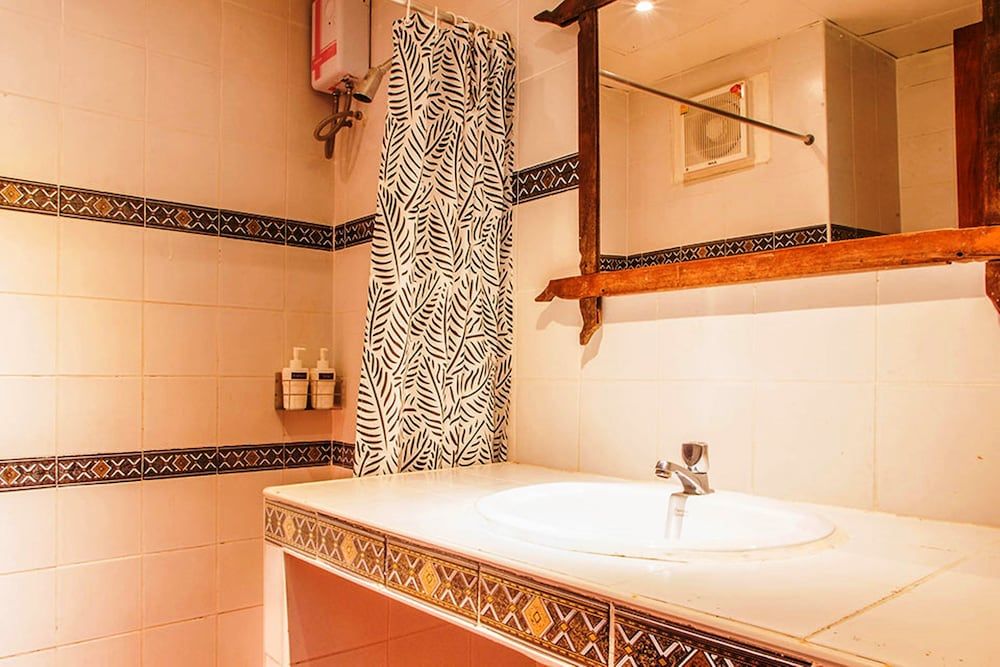 A Hotel Budget Superior Double Room 2