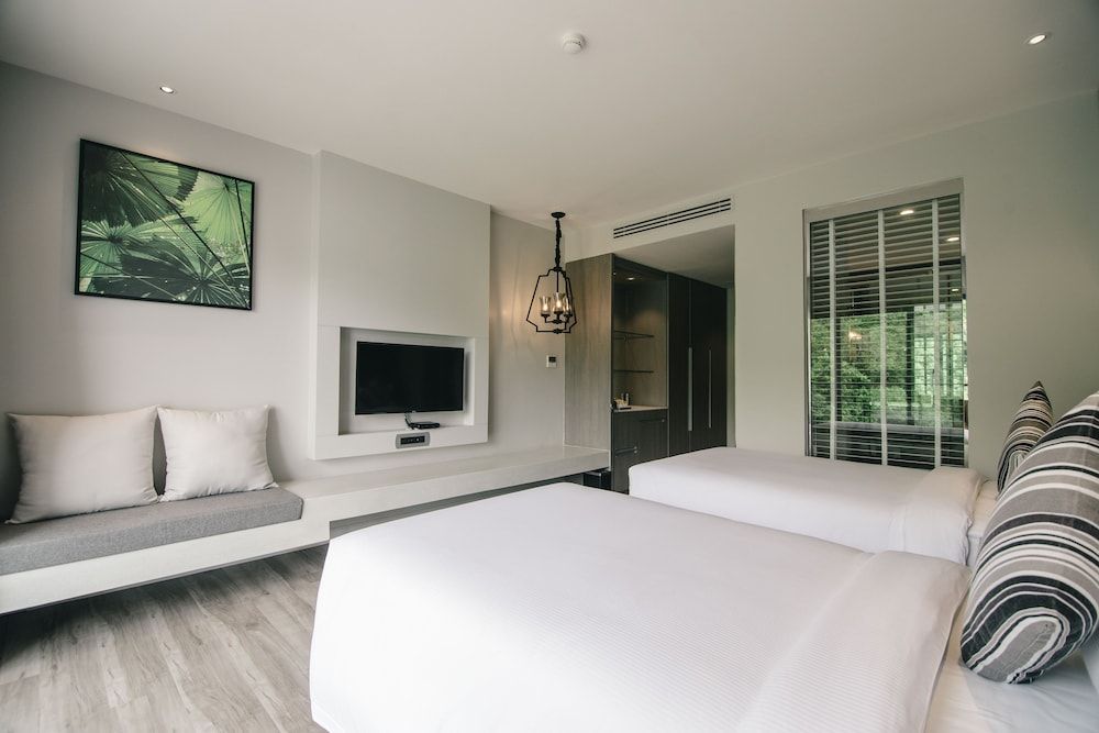 Hotel IKON Phuket Superior Room 2